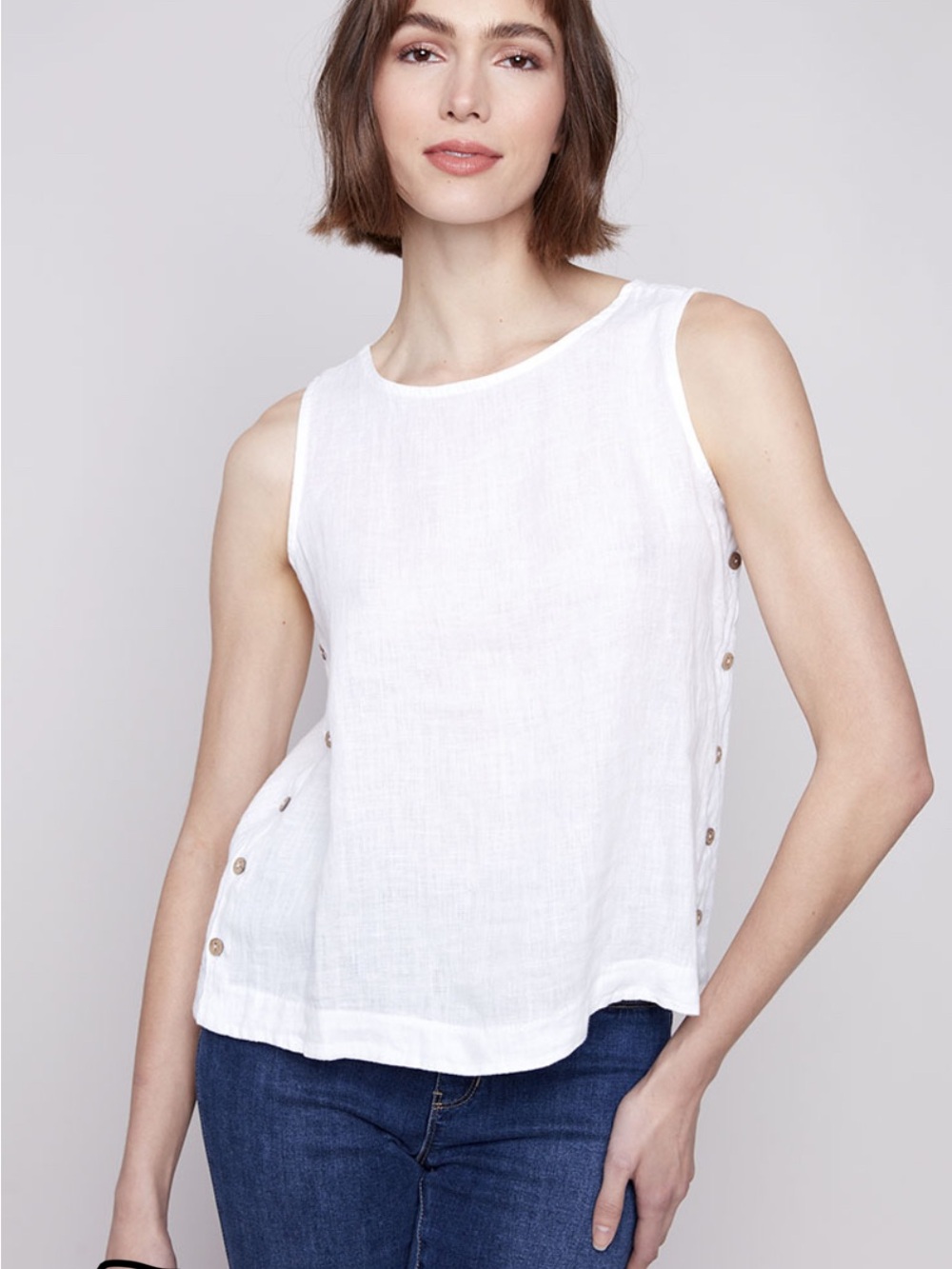 CHARLIE B White Sleeveless Linen Button-Side Tank